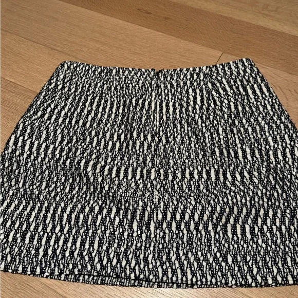 Tory Burch Monochrome Textured Mini Skirt - Picture 3 of 4